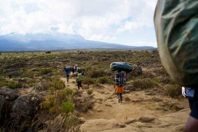 SRF DOKAbenteuer Kilimandscharo – Auf Expedition in TansaniaFolge 1Trekking auf den Kilimandscharo, ein Abenteuer2023Copyright: SRF