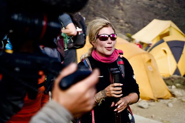 SRF DOKAbenteuer Kilimandscharo – Auf Expedition in TansaniaFolge 2Pause beim Trekking auf den Kilimandscharo2023Copyright: SRF