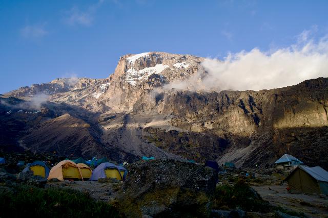 SRF DOKAbenteuer Kilimandscharo – Auf Expedition in TansaniaFolge 2Das Baranco-Camp am Fuss des Kilimandscharos2023Copyright: SRF