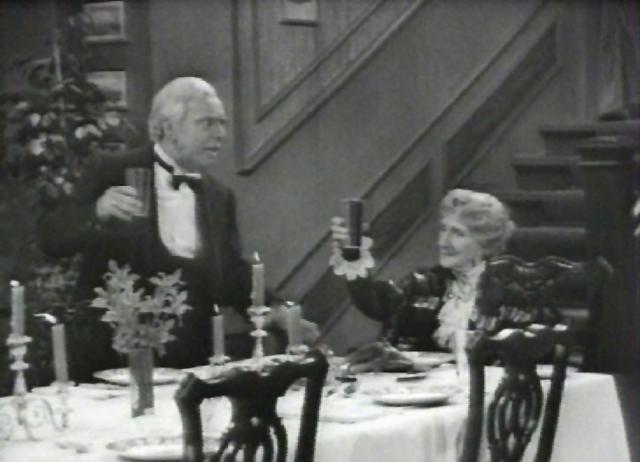 Dinner for one Cheers: Freddie Frinton als Butler James, May Warden als Miss Sophie