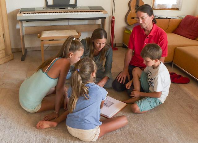 REP20151108_Unschooling-02.jpg