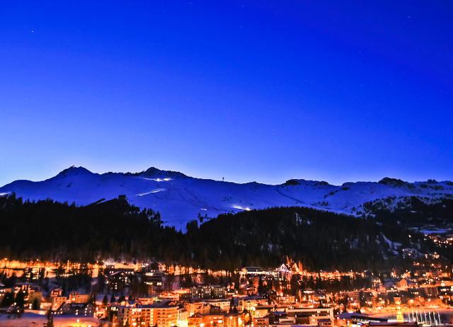 St.Moritz-und-der-WM-Berg-by-night.jpg