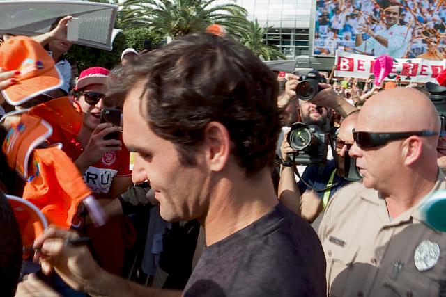 DOK-Serie: Schweizer Erfolgsgeschichten Folge 1 Roger Federer wird von Fans überrannt 