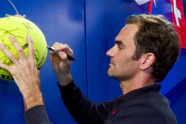 DOK-Serie: Schweizer Erfolgsgeschichten Folge 1 Roger Federer gibt Autogramme