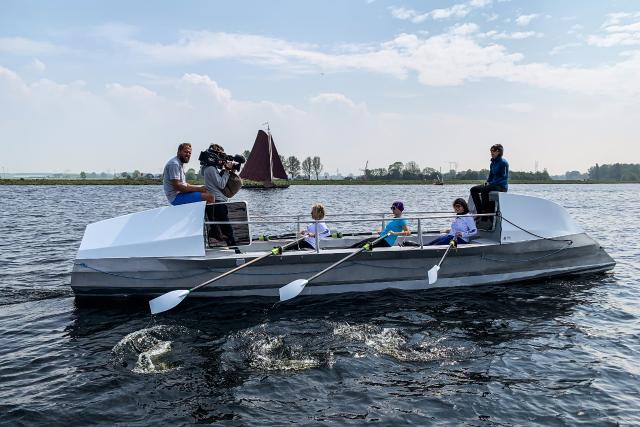 Jetzt oder nie - Lebe deinen Traum 2019 Die SwissOceanDancers beim Training in Holland mit ihrem Mentor und Bootsbauer Marc Slats am Steuer.
