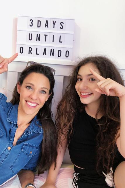 Jetzt oder nie - Lebe deinen Traum 2019 Kiki Maeder mit Noelia Finocchiaro vor dem Abflug nach Orlando
