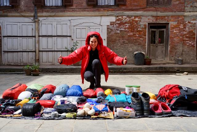 Jetzt oder nie - Lebe deinen Traum 2019 Alles beisammen, Sachen gepackt. Maria Theresia Zwyssig beim letzten Equipmentcheck in Kathmandu, Nepal. 