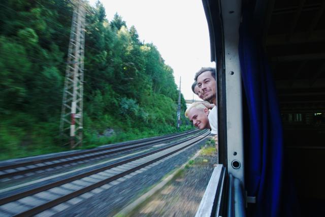 DOK - Interrail: Freiheit auf Schienen Die vier Freunde aus Bern geniessen den Fahrtwind von Wien nach Ljubljana.