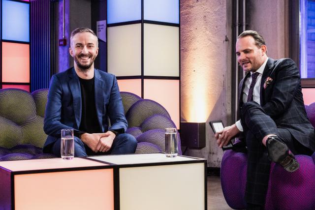 Deville Sendung vom 17.11.2019 Satiriker Jan Böhmermann zu Gast bei Dominic Deville