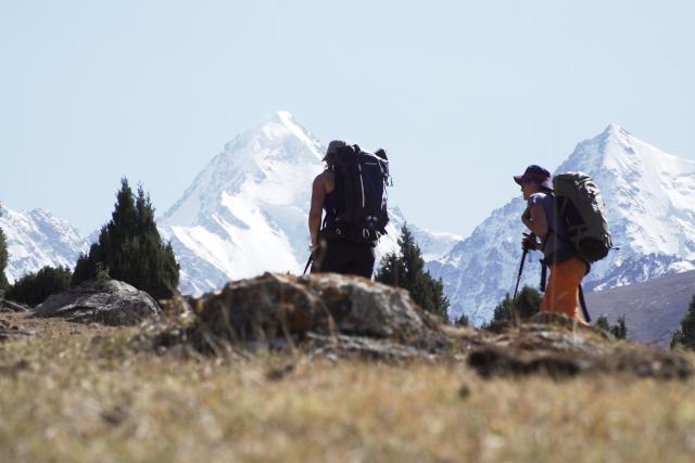 Hoch hinaus - Das Expeditionsteam 5 Folge 2 Trek ins Basecamp: Die ersehnten Gipfel kommen näher
