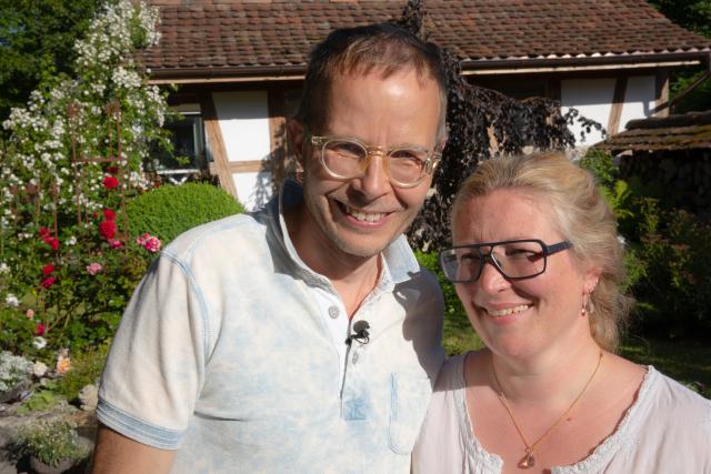 Hinter den Hecken - Folge 2 Mühlegarten in Ehrendingen AG Yvonne und Thomas Schindler in ihrem Mühlegarten.2020